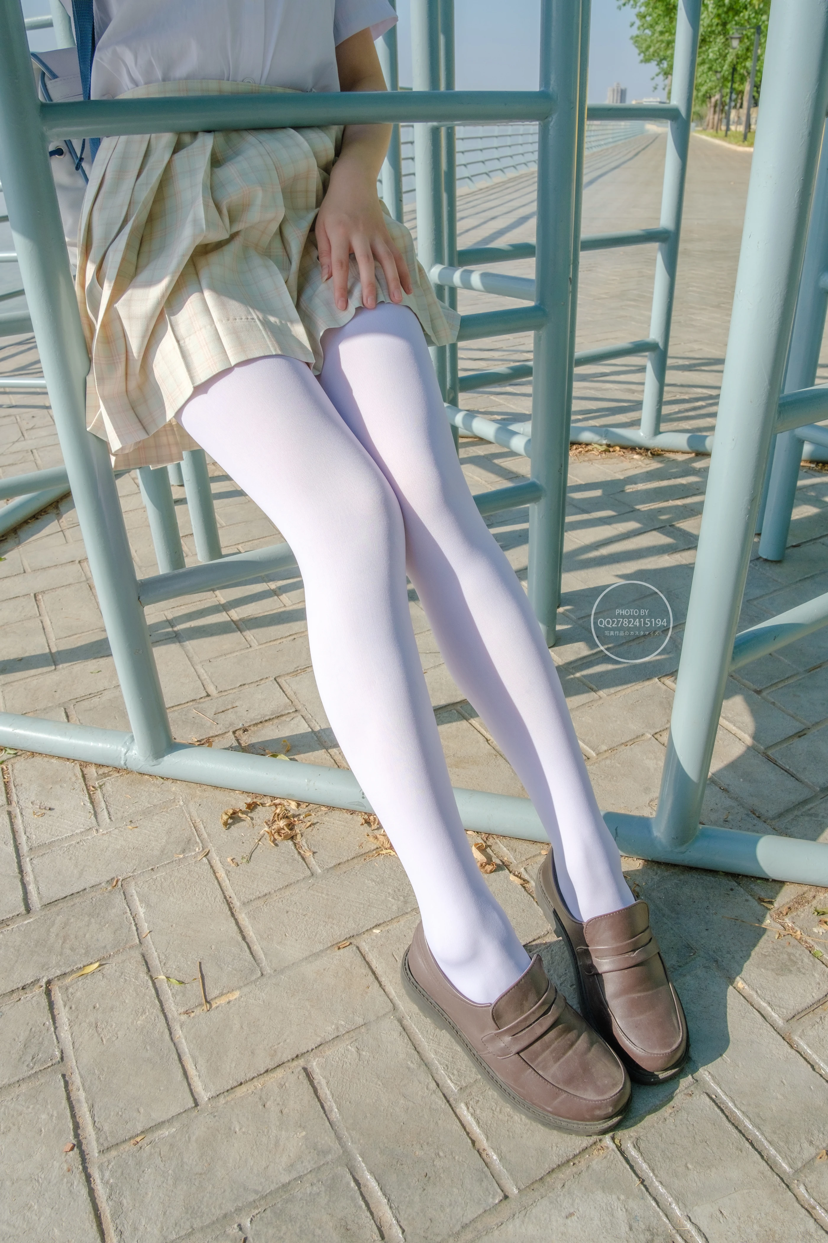 森萝财团 有料 NO.040 海边JK制服白丝 [95P]插图2